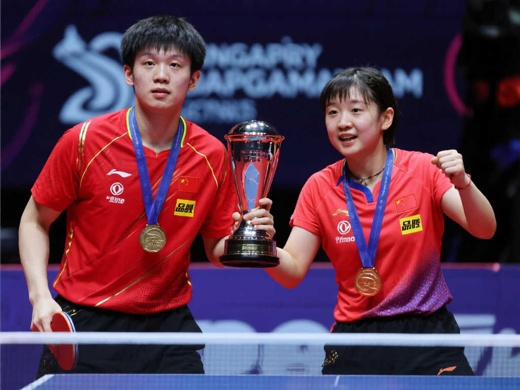 林诗栋蒯曼混双摘金 国乒新加坡赛豪取三冠 林诗栋蒯曼混双摘金 国乒新加坡赛豪取三冠